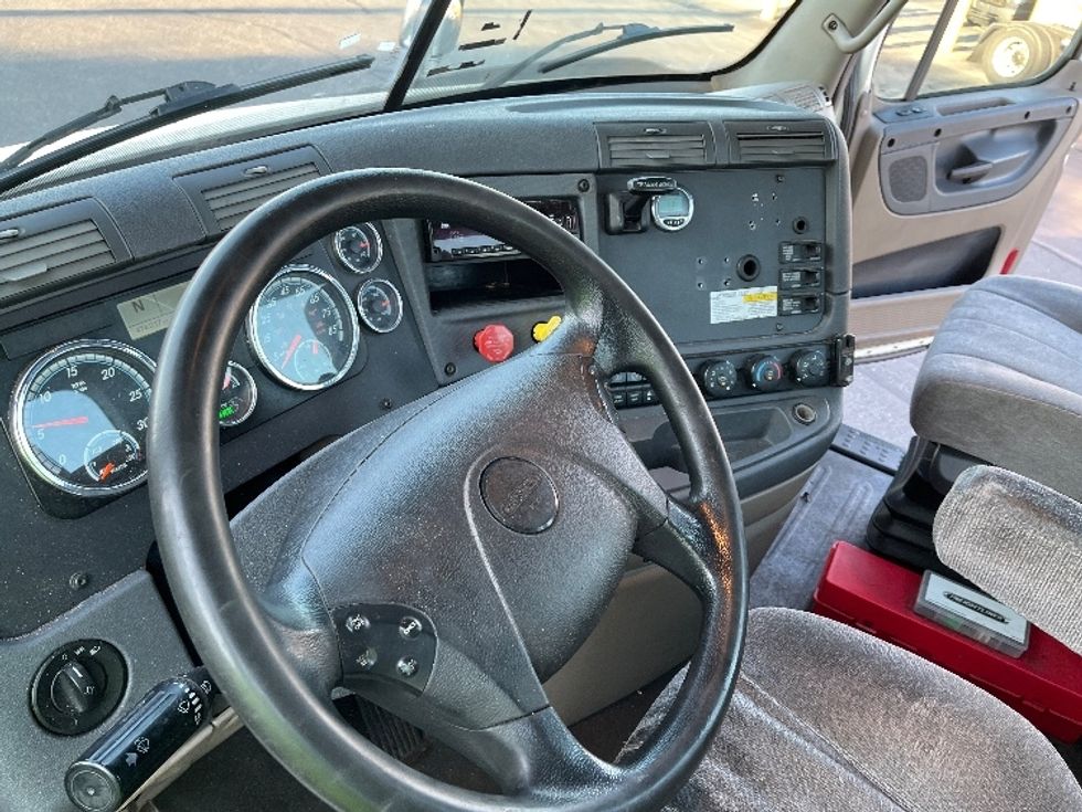 Day Cab Tractor-Heavy Duty Tractors-Freightliner-2018-Cascadia 11364ST-Saginaw-MI-444,037\n\t\tmiles-$ 41,250 - Image 10