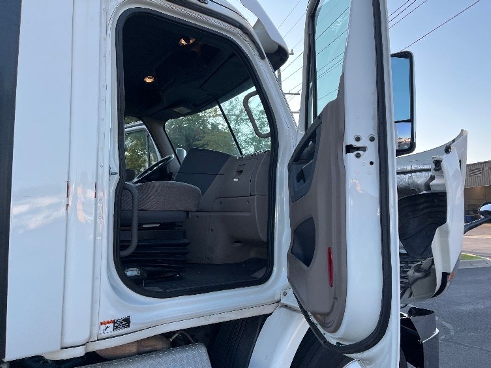 Day Cab Tractor-Heavy Duty Tractors-Freightliner-2018-Cascadia 11364ST-Saginaw-MI-444,037\n\t\tmiles-$ 41,250 - Image 12