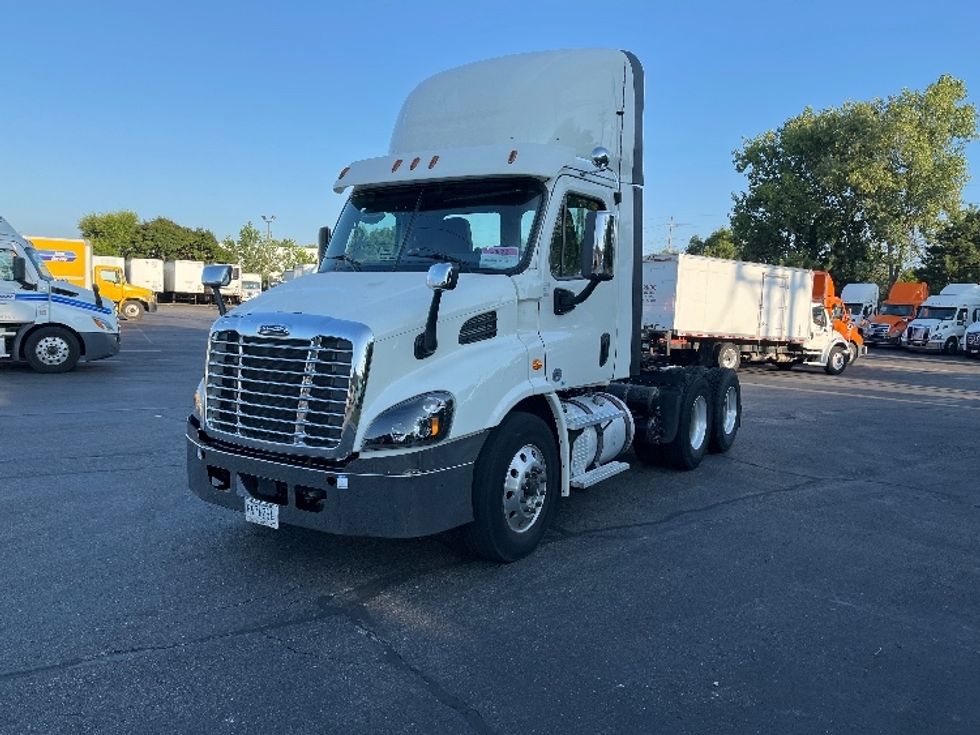 Day Cab Tractor-Heavy Duty Tractors-Freightliner-2018-Cascadia 11364ST-Saginaw-MI-444,037\n\t\tmiles-$ 41,250 - Image 3