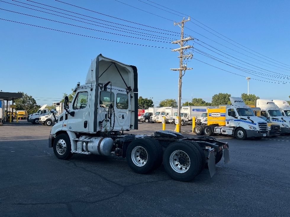 Day Cab Tractor-Heavy Duty Tractors-Freightliner-2018-Cascadia 11364ST-Saginaw-MI-444,037\n\t\tmiles-$ 41,250 - Image 5
