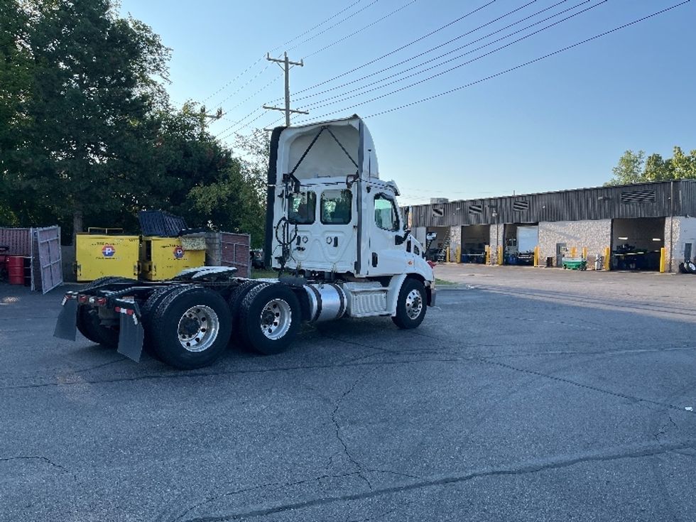 Day Cab Tractor-Heavy Duty Tractors-Freightliner-2018-Cascadia 11364ST-Saginaw-MI-444,037\n\t\tmiles-$ 41,250 - Image 7