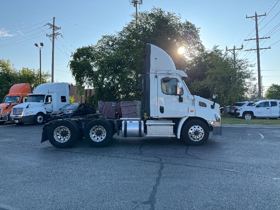 Day Cab Tractor-Heavy Duty Tractors-Freightliner-2018-Cascadia 11364ST-Saginaw-MI-444,037\n\t\tmiles-$ 41,250 - Image 8