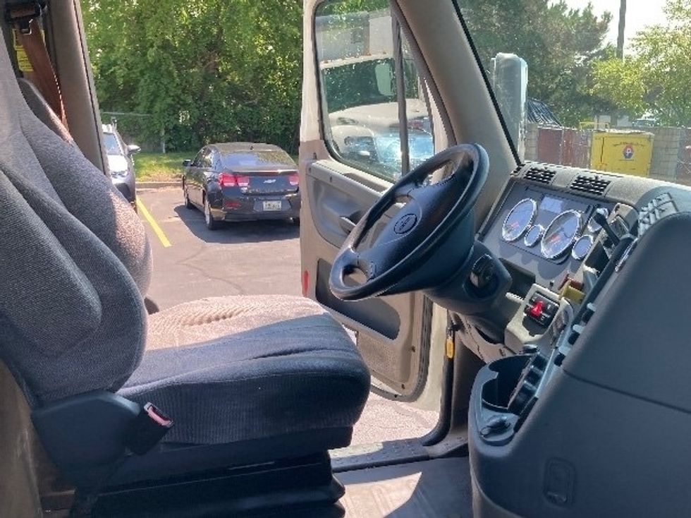 Day Cab Tractor-Heavy Duty Tractors-Freightliner-2018-Cascadia 11364ST-Saginaw-MI-473,887\n\t\tmiles-$ 40,000 - Image 14