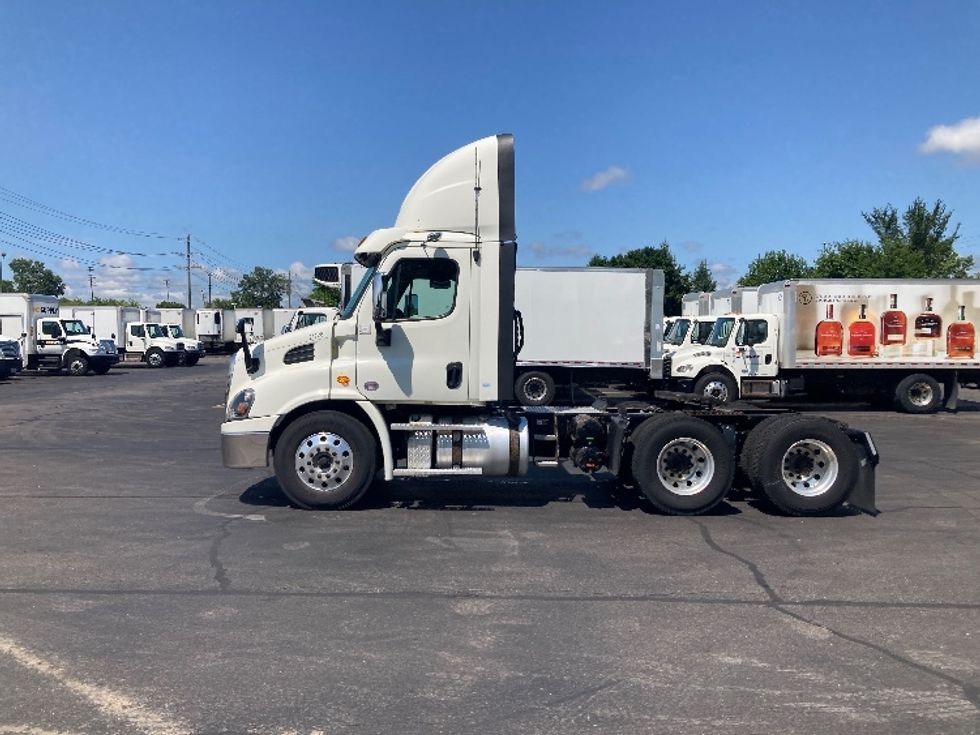 Day Cab Tractor-Heavy Duty Tractors-Freightliner-2018-Cascadia 11364ST-Saginaw-MI-473,887\n\t\tmiles-$ 40,000 - Image 4