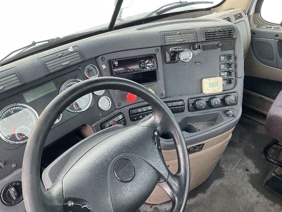 Day Cab Tractor-Heavy Duty Tractors-Freightliner-2018-Cascadia 11364ST-Saint Laurent-PQ-346,251\n\t\tkm-$ 52,750 - Image 11