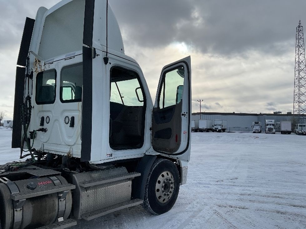 Day Cab Tractor-Heavy Duty Tractors-Freightliner-2018-Cascadia 11364ST-Saint Laurent-PQ-346,251\n\t\tkm-$ 52,750 - Image 12