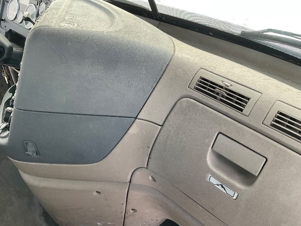 Day Cab Tractor-Heavy Duty Tractors-Freightliner-2018-Cascadia 11364ST-Saint Laurent-PQ-346,251\n\t\tkm-$ 52,750 - Image 13