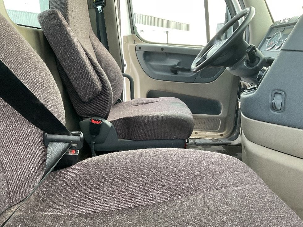 Day Cab Tractor-Heavy Duty Tractors-Freightliner-2018-Cascadia 11364ST-Saint Laurent-PQ-346,251\n\t\tkm-$ 52,750 - Image 14