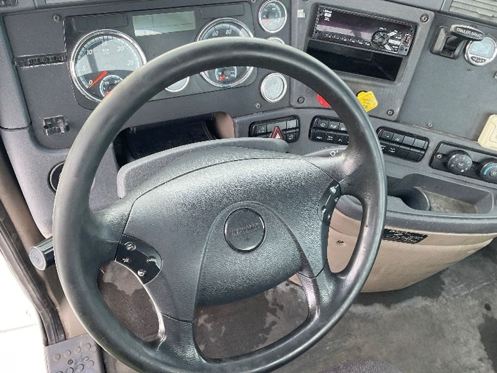 Day Cab Tractor-Heavy Duty Tractors-Freightliner-2018-Cascadia 11364ST-Saint Laurent-PQ-346,251\n\t\tkm-$ 52,750 - Image 9