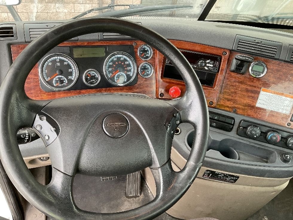 Day Cab Tractor-Heavy Duty Tractors-Freightliner-2018-Cascadia 11364ST-Saint Laurent-PQ-423,866\n\t\tkm-$ 51,000 - Image 11