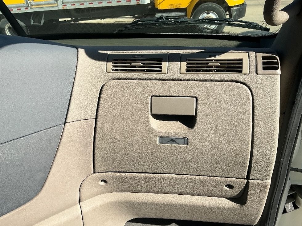 Day Cab Tractor-Heavy Duty Tractors-Freightliner-2018-Cascadia 11364ST-San Antonio-TX-151,853\n\t\tmiles-$ 42,000 - Image 13