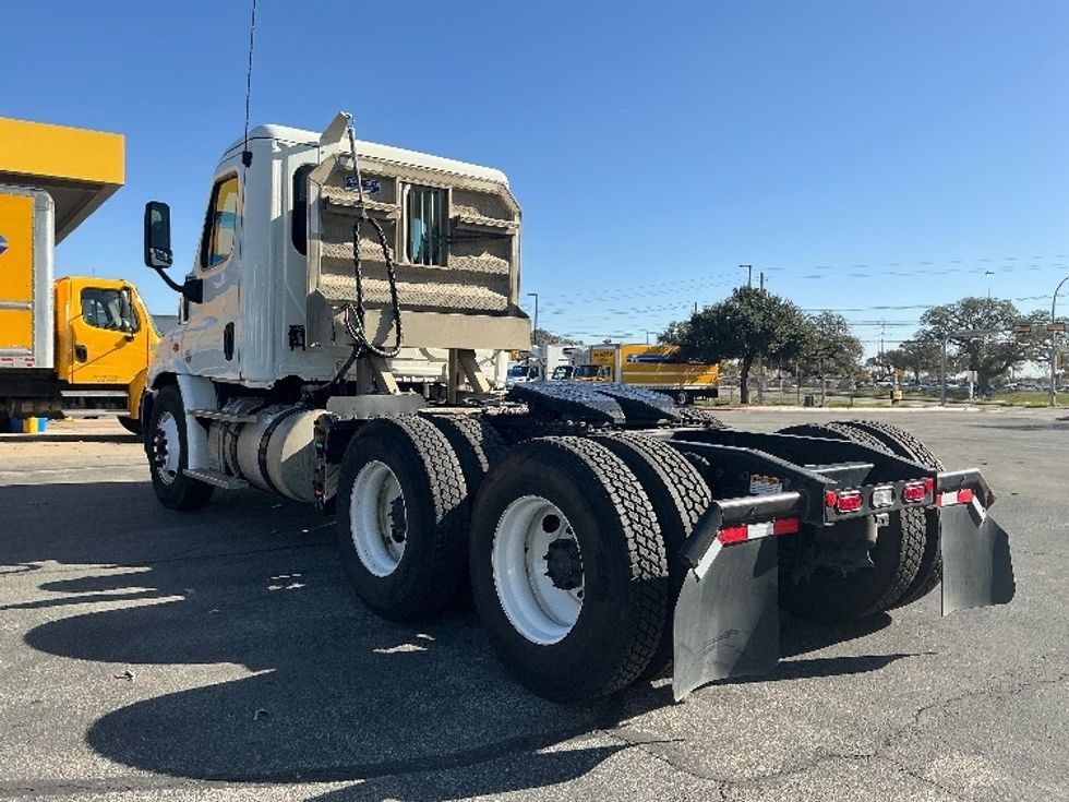 Day Cab Tractor-Heavy Duty Tractors-Freightliner-2018-Cascadia 11364ST-San Antonio-TX-151,853\n\t\tmiles-$ 42,000 - Image 5