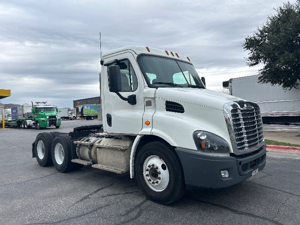 Day Cab Tractor-Heavy Duty Tractors-Freightliner-2018-Cascadia 11364ST-San Antonio-TX-157,118\n\t\tmiles-$ 43,500 - Image 1