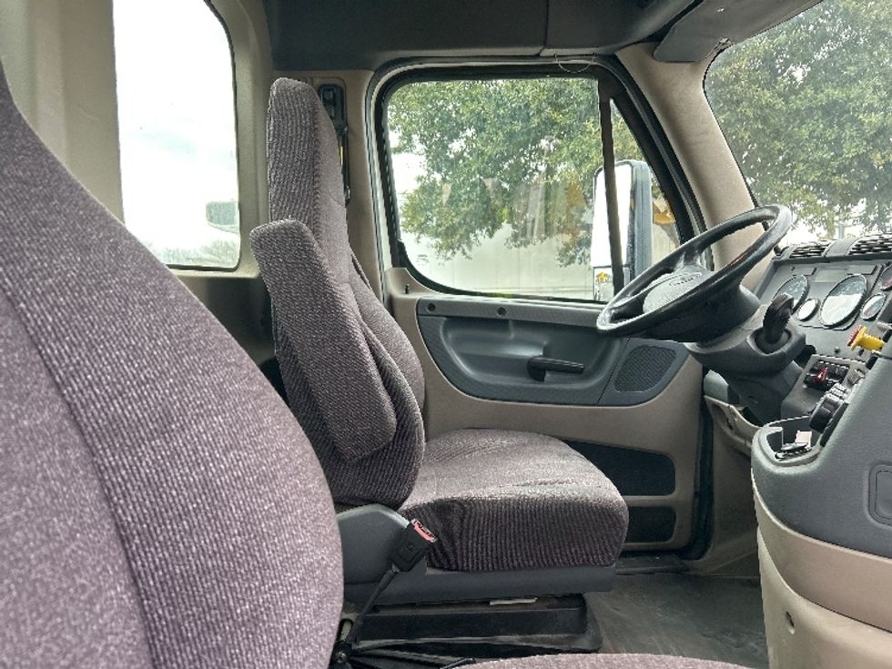 Day Cab Tractor-Heavy Duty Tractors-Freightliner-2018-Cascadia 11364ST-San Antonio-TX-157,118\n\t\tmiles-$ 43,500 - Image 14