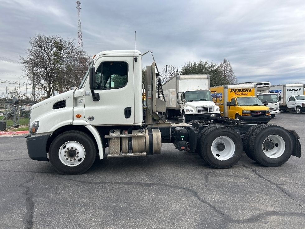 Day Cab Tractor-Heavy Duty Tractors-Freightliner-2018-Cascadia 11364ST-San Antonio-TX-157,118\n\t\tmiles-$ 43,500 - Image 4
