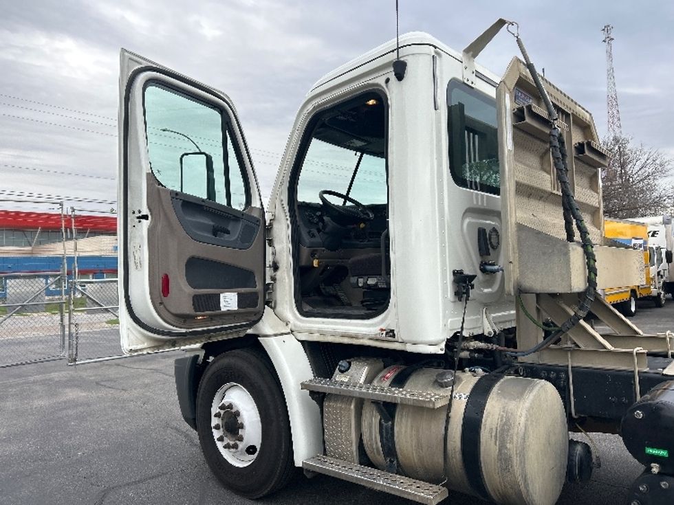 Day Cab Tractor-Heavy Duty Tractors-Freightliner-2018-Cascadia 11364ST-San Antonio-TX-157,118\n\t\tmiles-$ 43,500 - Image 9