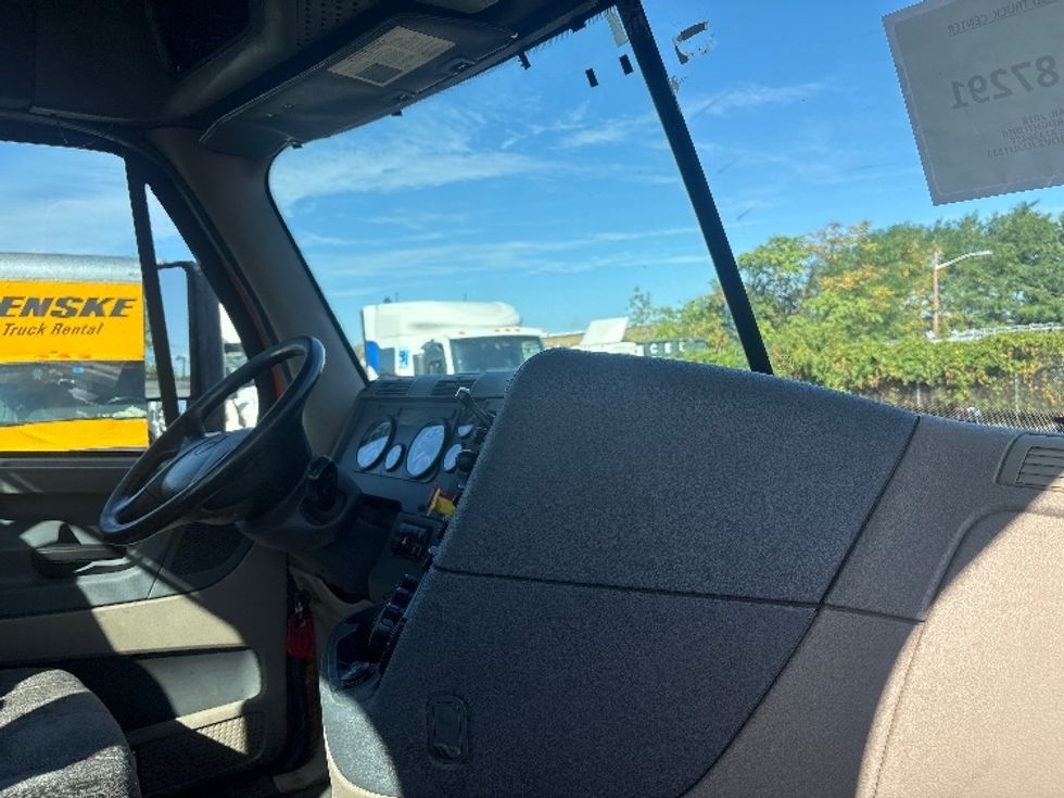 Day Cab Tractor-Heavy Duty Tractors-Freightliner-2018-Cascadia 11364ST-South Plainfield-NJ-191,182\n\t\tmiles-$ 34,000 - Image 14
