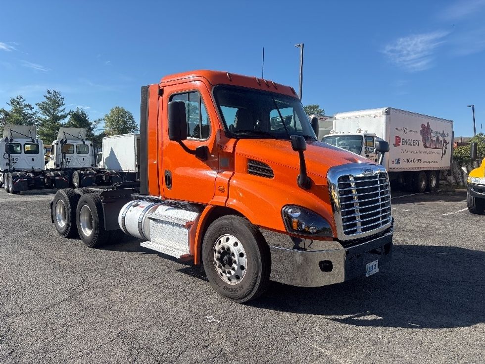 Day Cab Tractor-Heavy Duty Tractors-Freightliner-2018-Cascadia 11364ST-South Plainfield-NJ-226,017\n\t\tmiles-$ 34,000 - Image 1