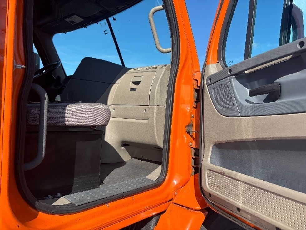 Day Cab Tractor-Heavy Duty Tractors-Freightliner-2018-Cascadia 11364ST-South Plainfield-NJ-226,017\n\t\tmiles-$ 34,000 - Image 12
