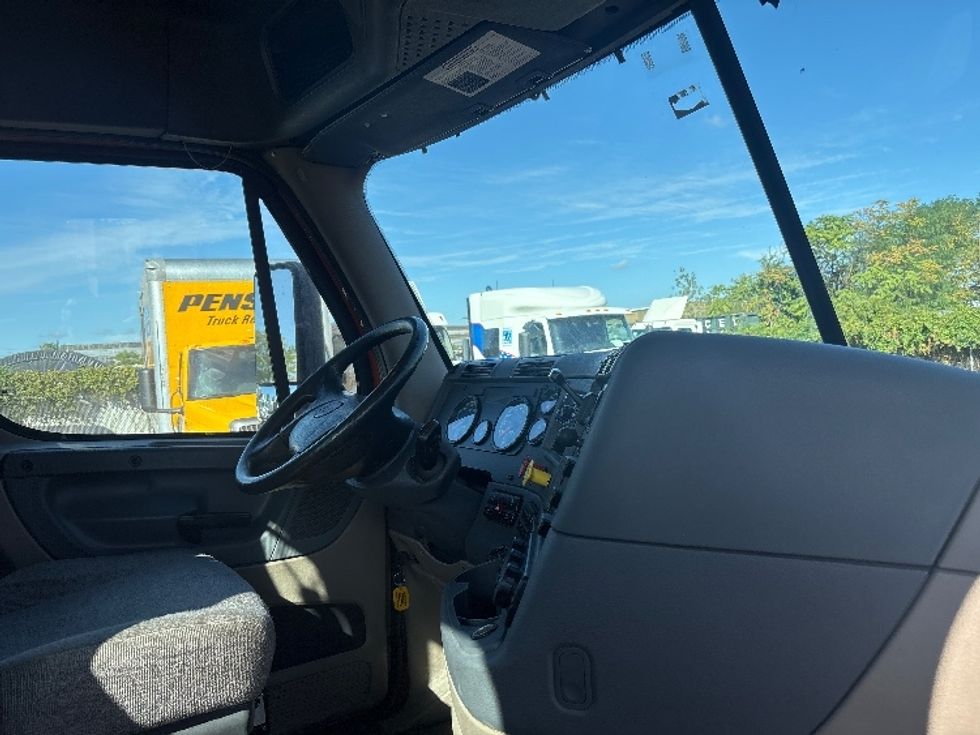 Day Cab Tractor-Heavy Duty Tractors-Freightliner-2018-Cascadia 11364ST-South Plainfield-NJ-226,017\n\t\tmiles-$ 34,000 - Image 14