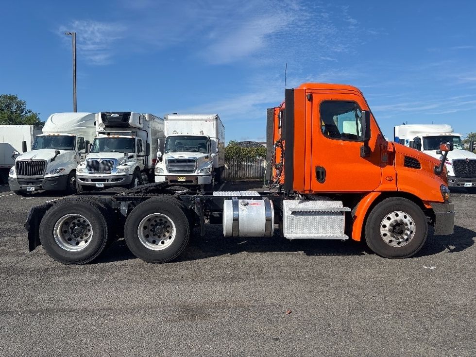 Day Cab Tractor-Heavy Duty Tractors-Freightliner-2018-Cascadia 11364ST-South Plainfield-NJ-226,017\n\t\tmiles-$ 34,000 - Image 8