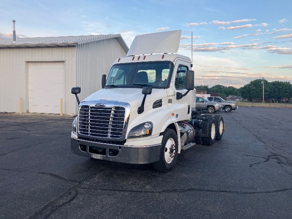 Day Cab Tractor-Heavy Duty Tractors-Freightliner-2018-Cascadia 11364ST-Springfield-OH-525,949\n\t\tmiles-$ 32,250 - Image 1