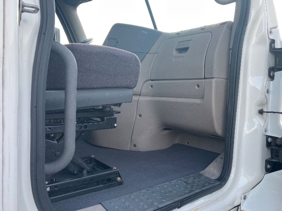 Day Cab Tractor-Heavy Duty Tractors-Freightliner-2018-Cascadia 11364ST-Springfield-OH-525,949\n\t\tmiles-$ 32,250 - Image 12