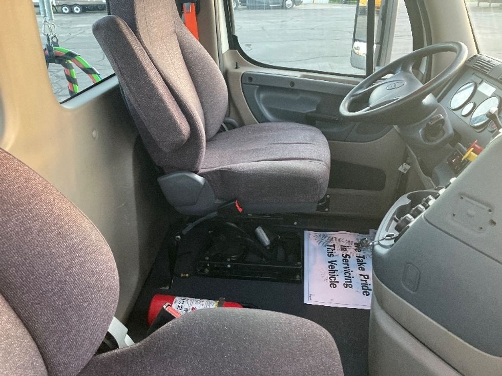 Day Cab Tractor-Heavy Duty Tractors-Freightliner-2018-Cascadia 11364ST-Springfield-OH-525,949\n\t\tmiles-$ 32,250 - Image 14