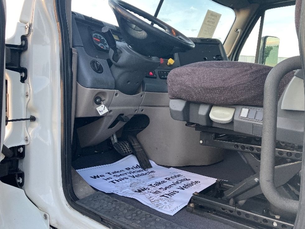 Day Cab Tractor-Heavy Duty Tractors-Freightliner-2018-Cascadia 11364ST-Springfield-OH-525,949\n\t\tmiles-$ 32,250 - Image 9