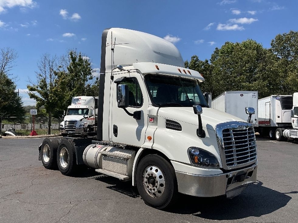 Day Cab Tractor-Heavy Duty Tractors-Freightliner-2018-Cascadia 11364ST-Sterling-VA-327,958\n\t\tmiles-$ 43,750 - Image 1