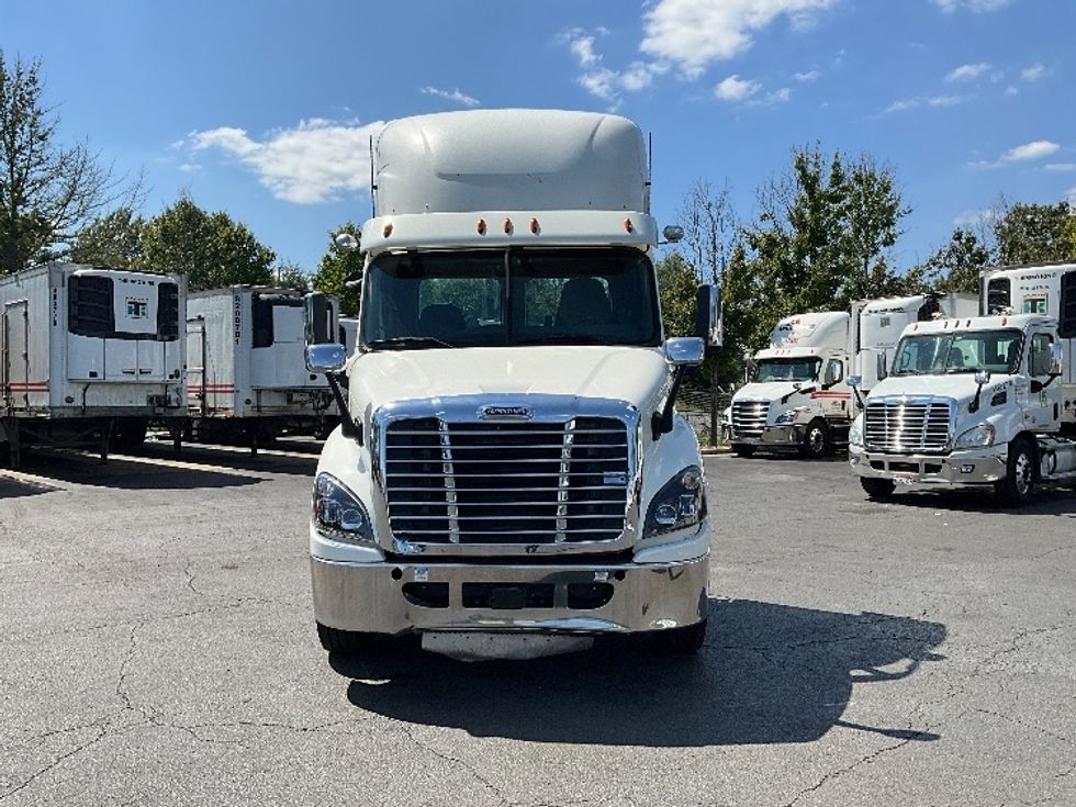 Day Cab Tractor-Heavy Duty Tractors-Freightliner-2018-Cascadia 11364ST-Sterling-VA-327,958\n\t\tmiles-$ 43,750 - Image 2