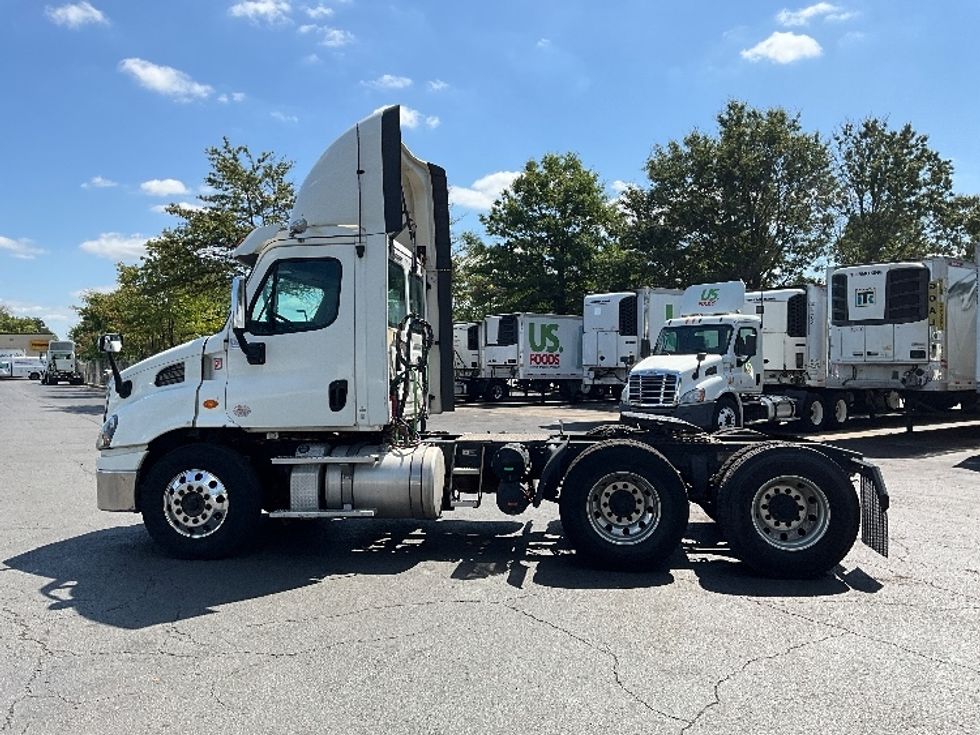 Day Cab Tractor-Heavy Duty Tractors-Freightliner-2018-Cascadia 11364ST-Sterling-VA-327,958\n\t\tmiles-$ 43,750 - Image 4