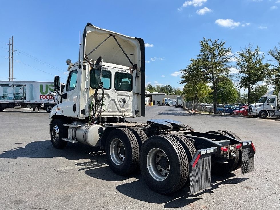 Day Cab Tractor-Heavy Duty Tractors-Freightliner-2018-Cascadia 11364ST-Sterling-VA-327,958\n\t\tmiles-$ 43,750 - Image 5