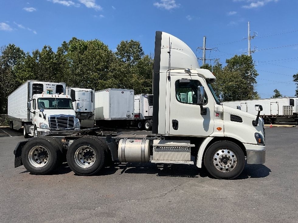 Day Cab Tractor-Heavy Duty Tractors-Freightliner-2018-Cascadia 11364ST-Sterling-VA-327,958\n\t\tmiles-$ 43,750 - Image 8