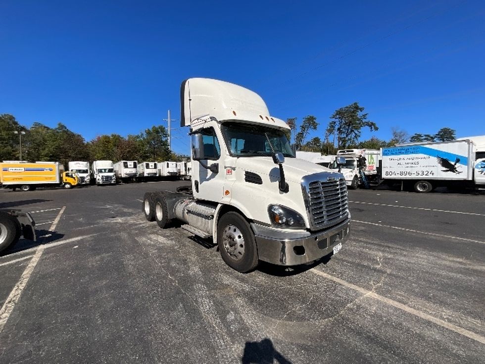 Day Cab Tractor-Heavy Duty Tractors-Freightliner-2018-Cascadia 11364ST-Sterling-VA-372,948\n\t\tmiles-$ 37,500 - Image 1