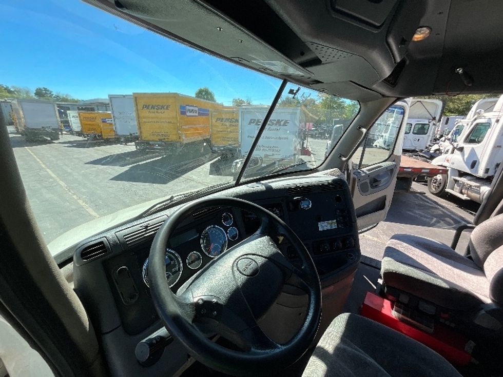 Day Cab Tractor-Heavy Duty Tractors-Freightliner-2018-Cascadia 11364ST-Sterling-VA-372,948\n\t\tmiles-$ 37,500 - Image 10