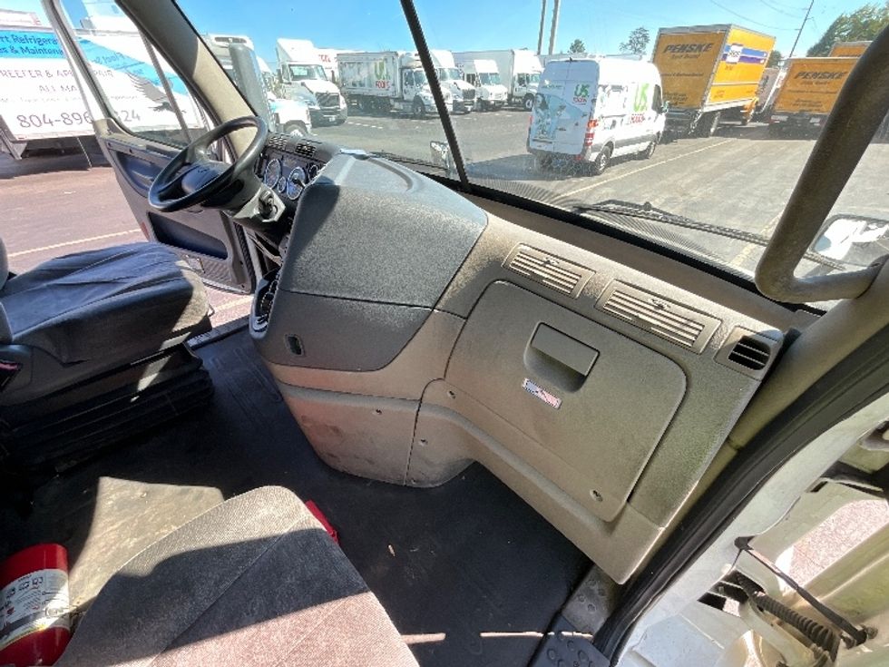 Day Cab Tractor-Heavy Duty Tractors-Freightliner-2018-Cascadia 11364ST-Sterling-VA-372,948\n\t\tmiles-$ 37,500 - Image 13