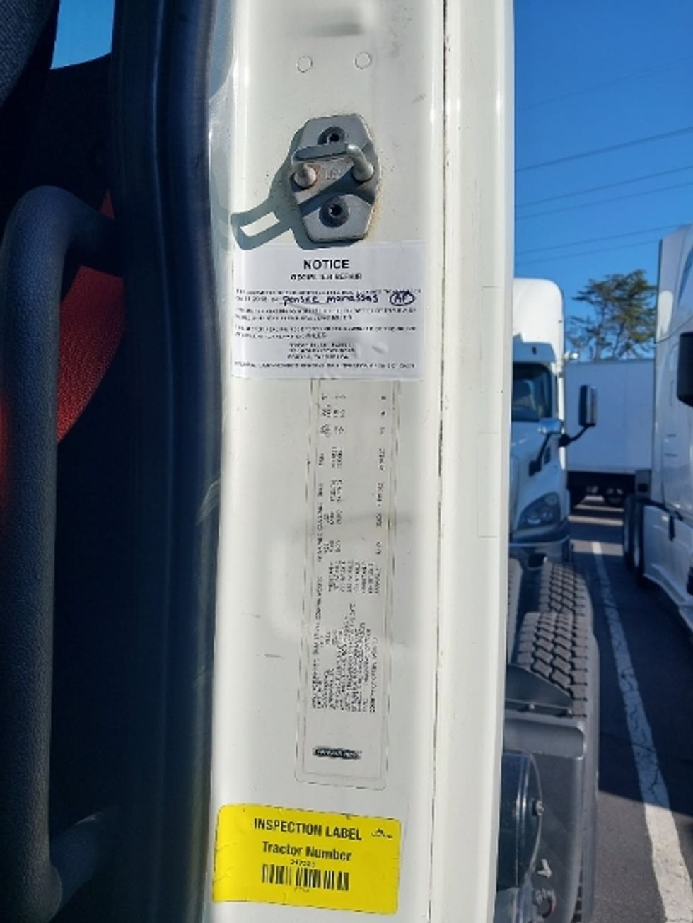 Day Cab Tractor-Heavy Duty Tractors-Freightliner-2018-Cascadia 11364ST-Sterling-VA-372,948\n\t\tmiles-$ 37,500 - Image 17