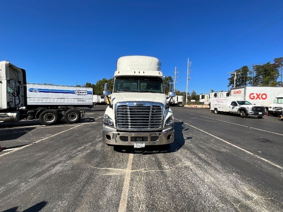 Day Cab Tractor-Heavy Duty Tractors-Freightliner-2018-Cascadia 11364ST-Sterling-VA-372,948\n\t\tmiles-$ 37,500 - Image 2