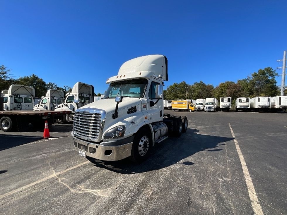 Day Cab Tractor-Heavy Duty Tractors-Freightliner-2018-Cascadia 11364ST-Sterling-VA-372,948\n\t\tmiles-$ 37,500 - Image 3