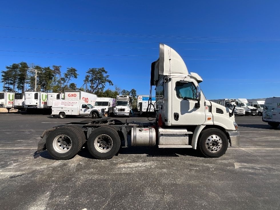 Day Cab Tractor-Heavy Duty Tractors-Freightliner-2018-Cascadia 11364ST-Sterling-VA-372,948\n\t\tmiles-$ 37,500 - Image 8