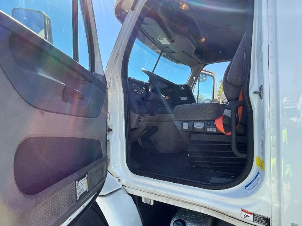 Day Cab Tractor-Heavy Duty Tractors-Freightliner-2018-Cascadia 11364ST-Sterling-VA-372,948\n\t\tmiles-$ 37,500 - Image 9