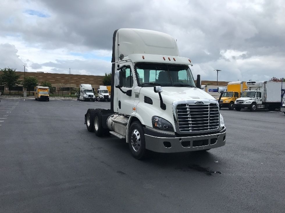 Day Cab Tractor-Heavy Duty Tractors-Freightliner-2018-Cascadia 11364ST-Sterling-VA-430,310\n\t\tmiles-$ 38,250 - Image 1