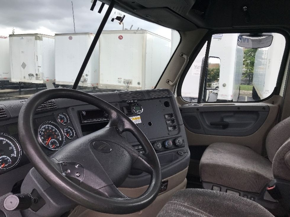 Day Cab Tractor-Heavy Duty Tractors-Freightliner-2018-Cascadia 11364ST-Sterling-VA-430,310\n\t\tmiles-$ 38,250 - Image 10