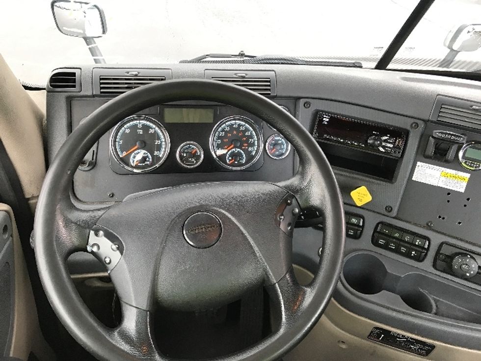 Day Cab Tractor-Heavy Duty Tractors-Freightliner-2018-Cascadia 11364ST-Sterling-VA-430,310\n\t\tmiles-$ 38,250 - Image 11