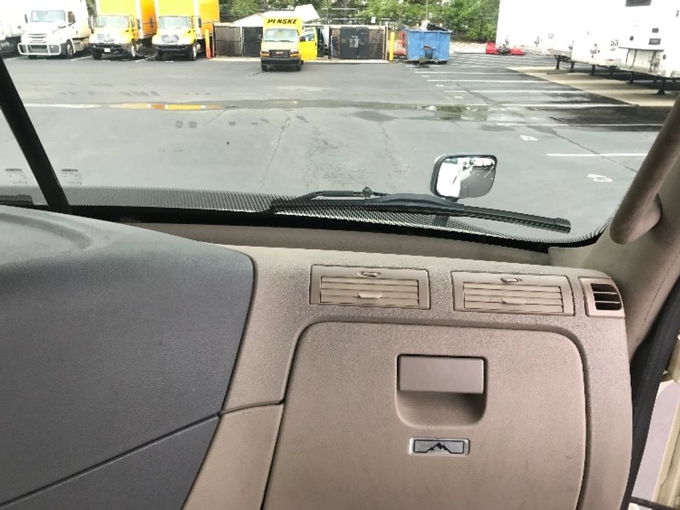 Day Cab Tractor-Heavy Duty Tractors-Freightliner-2018-Cascadia 11364ST-Sterling-VA-430,310\n\t\tmiles-$ 38,250 - Image 13