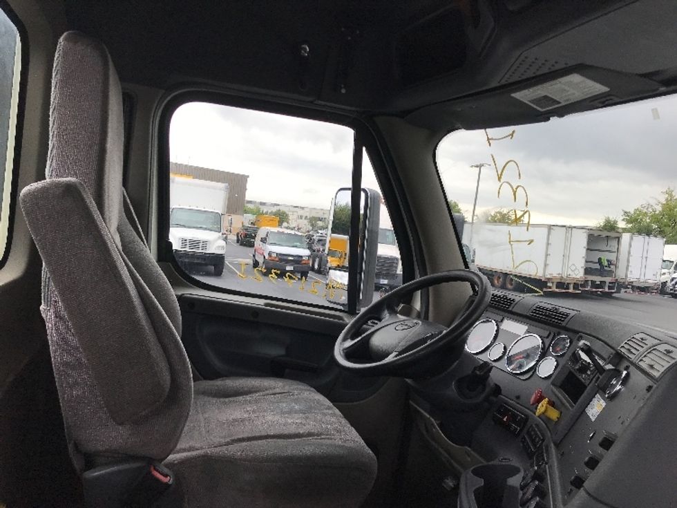 Day Cab Tractor-Heavy Duty Tractors-Freightliner-2018-Cascadia 11364ST-Sterling-VA-430,310\n\t\tmiles-$ 38,250 - Image 14