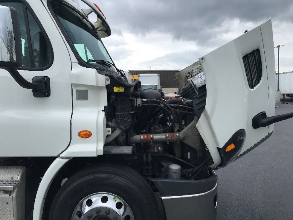 Day Cab Tractor-Heavy Duty Tractors-Freightliner-2018-Cascadia 11364ST-Sterling-VA-430,310\n\t\tmiles-$ 38,250 - Image 15