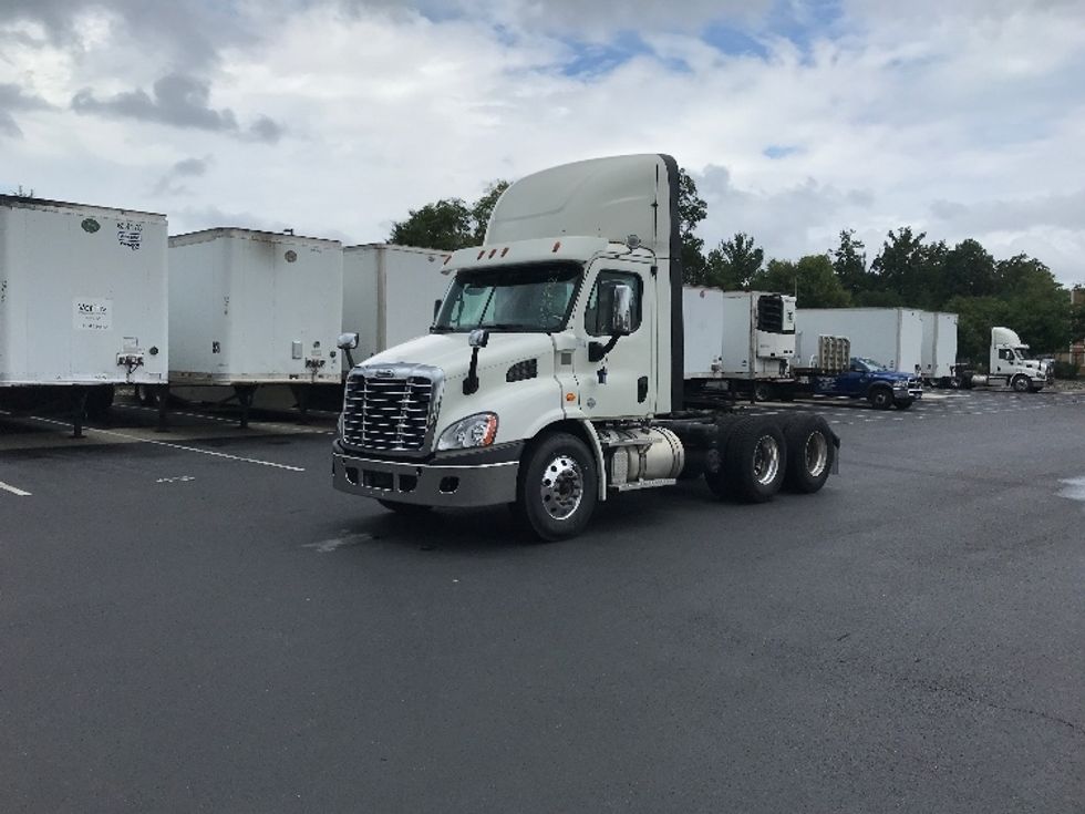 Day Cab Tractor-Heavy Duty Tractors-Freightliner-2018-Cascadia 11364ST-Sterling-VA-430,310\n\t\tmiles-$ 38,250 - Image 3