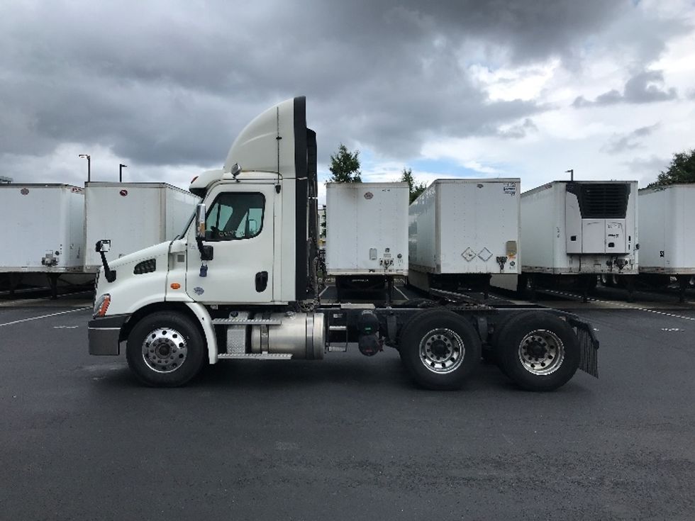 Day Cab Tractor-Heavy Duty Tractors-Freightliner-2018-Cascadia 11364ST-Sterling-VA-430,310\n\t\tmiles-$ 38,250 - Image 4